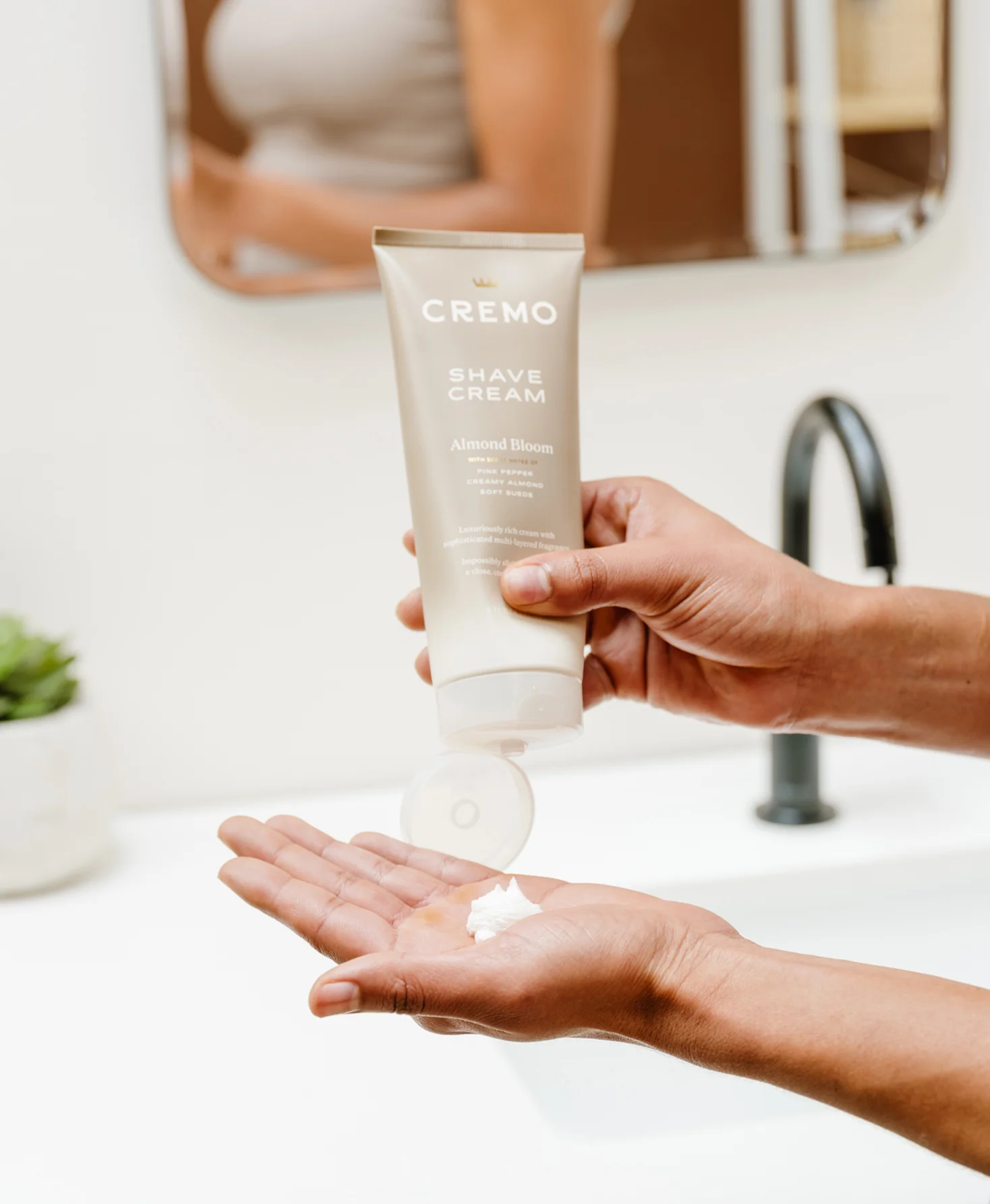 Almond Bloom Shave Cream - Image 4